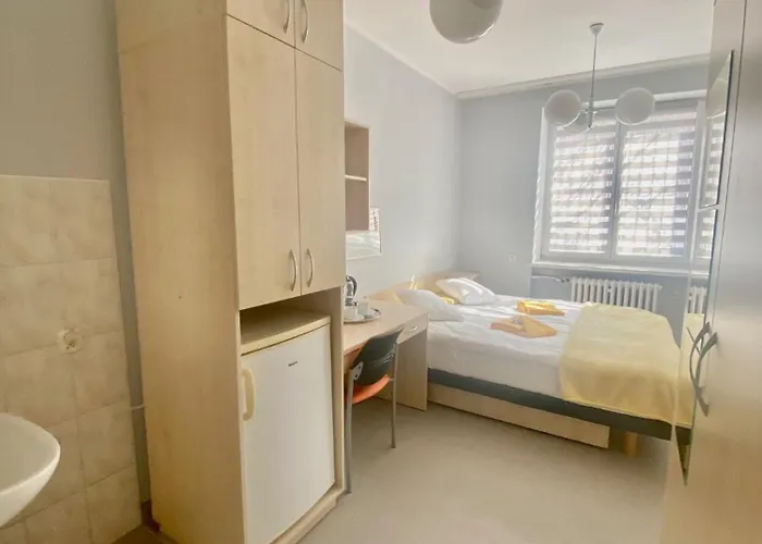 Dom Studencki Babilon ホステル *